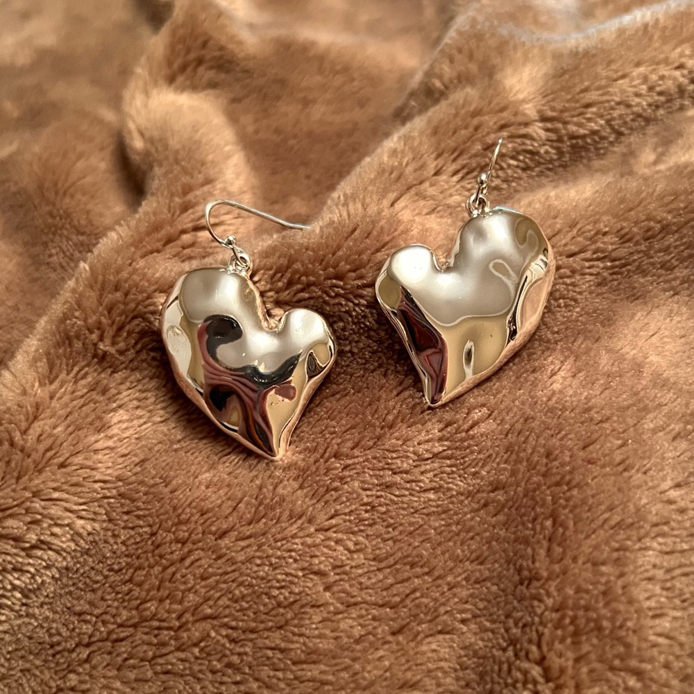 Silver Art-Deco Asymmetrical Metallic Y2K Heart Dangle Earrings